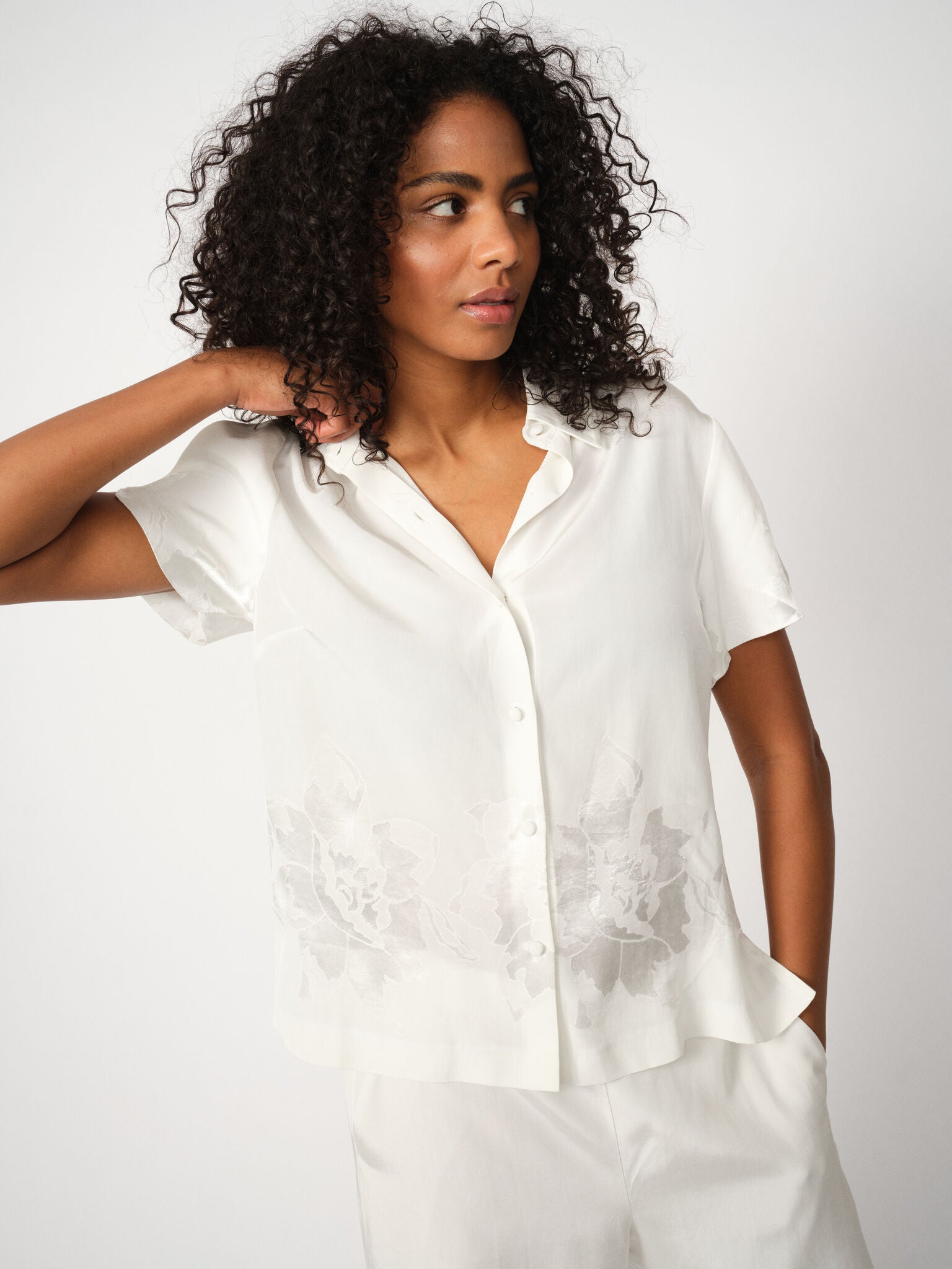 Modelshot / White / Detail